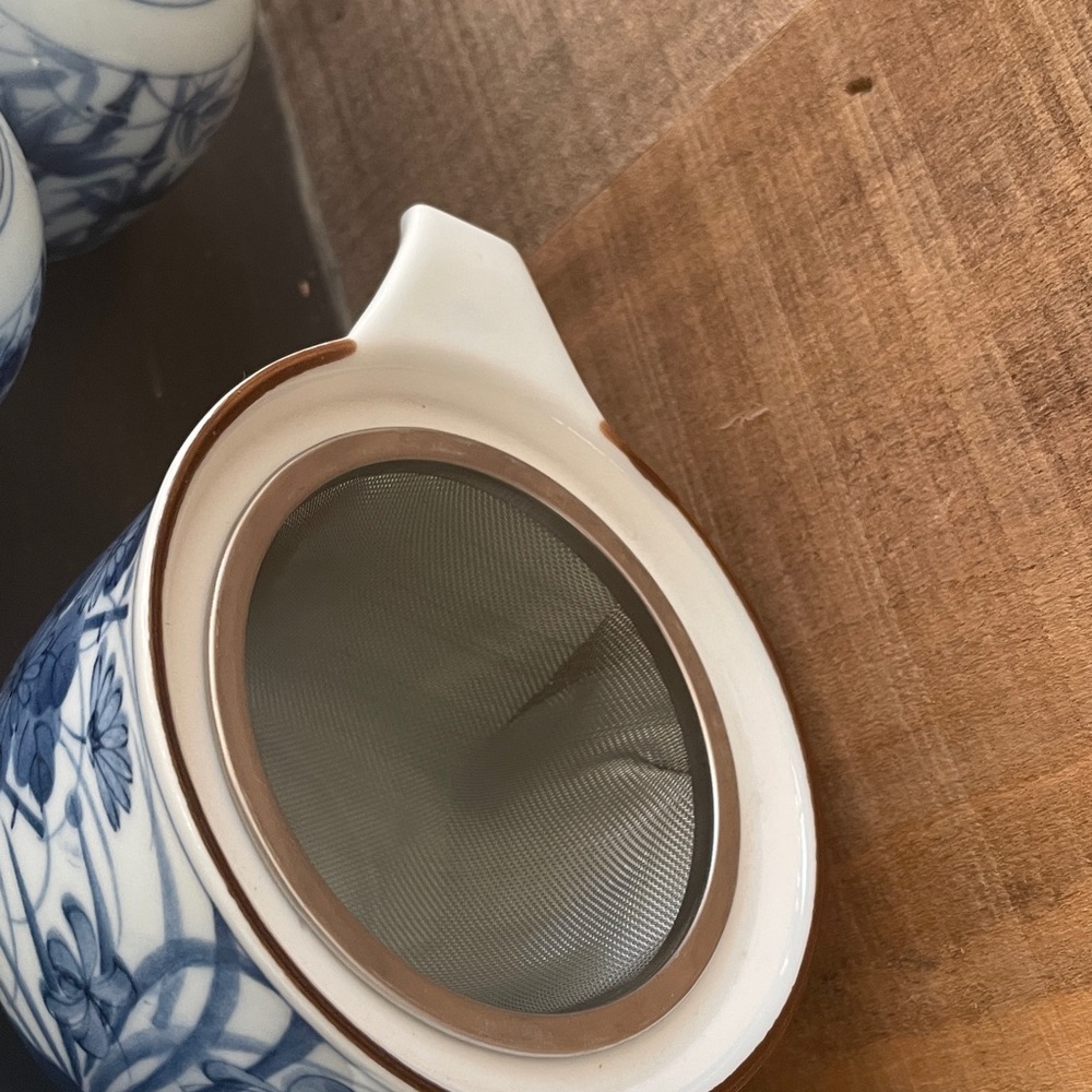 ❤️Vintage ARTIST SIGNED HANDPAINTED Blue White Floral ASIAN porcelain Teapot Set - Picture 9 of 9